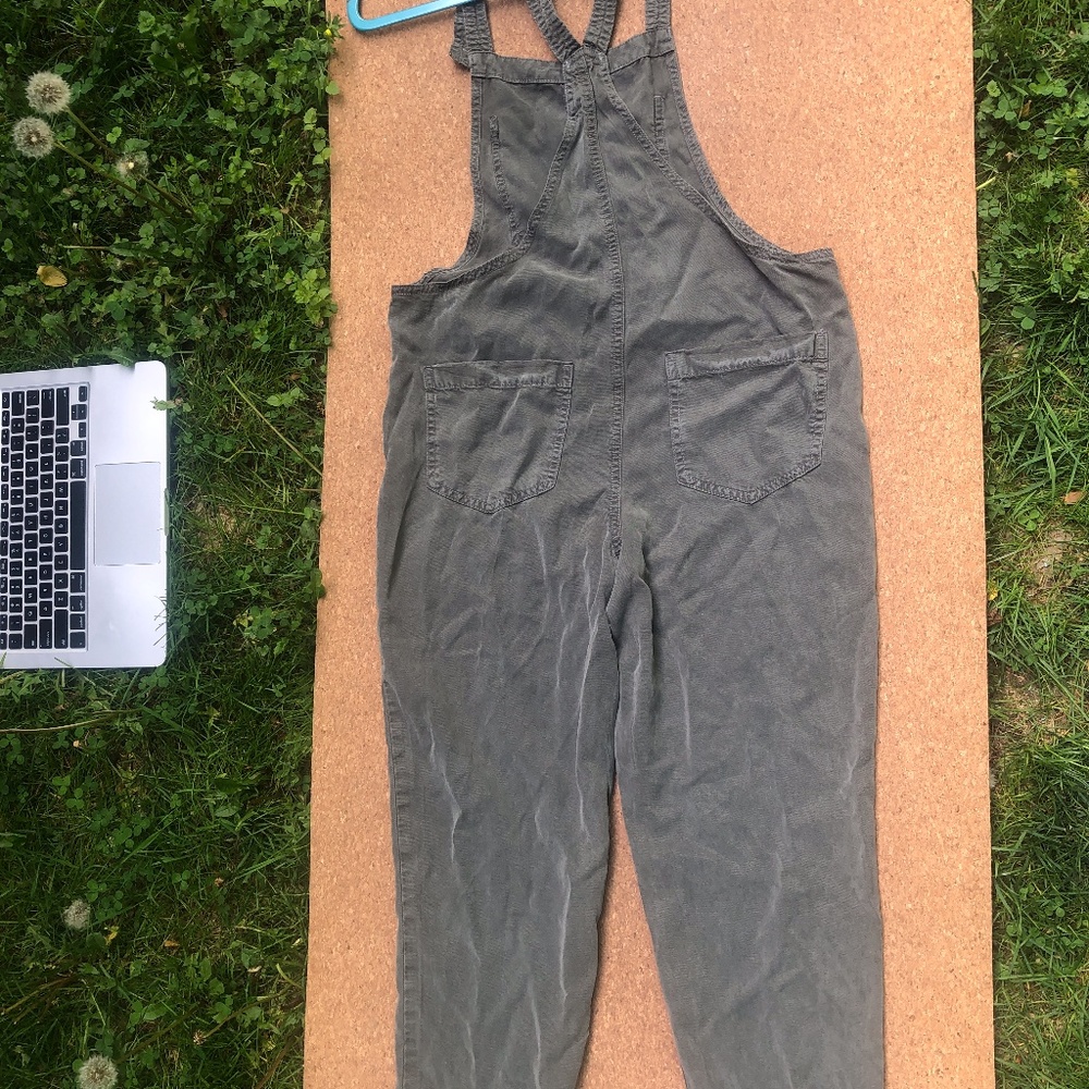 New American Eagle 7/8 Khaki Green Overalls. XS